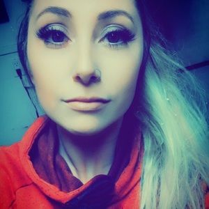 Meet your Posher, Alecia